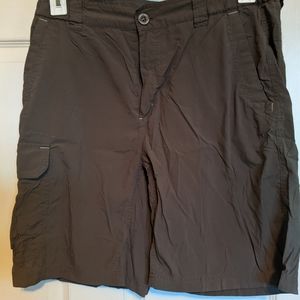 Men’s Columbia Cargo Shorts-Size M Army Green Pre-owned